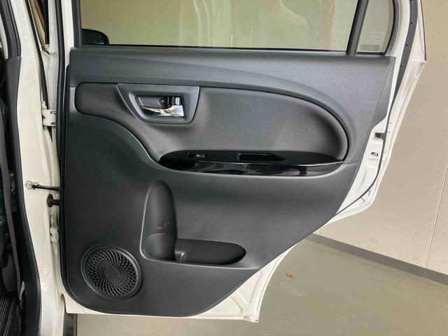 後席ドア　５００ｍｌペットボトル収納できます