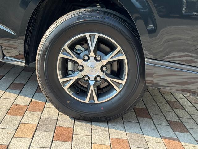 ハイエースバン スーパーＧＬダークプライム２　４ＷＤ　デジタルインナーミラー　ＯＰ１５インチＡＷ　寒冷地仕様　両側パワースライドドア　ハーフレザーシート　ＬＥＤヘッド　ＬＥＤフォグ　ＴＳＳ　クリアランスソナー　純正ホイール　ＡＣ１００Ｖ（23枚目）