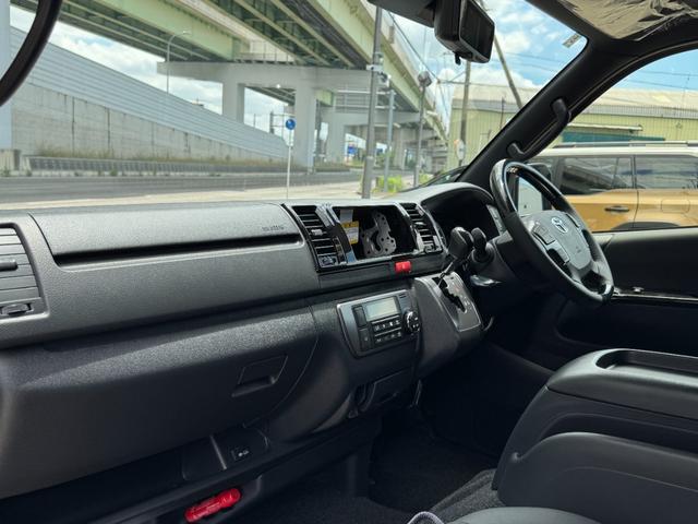 ハイエースバン スーパーＧＬダークプライム２　４ＷＤ　デジタルインナーミラー　ＯＰ１５インチＡＷ　寒冷地仕様　両側パワースライドドア　ハーフレザーシート　ＬＥＤヘッド　ＬＥＤフォグ　ＴＳＳ　クリアランスソナー　純正ホイール　ＡＣ１００Ｖ（48枚目）