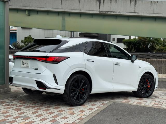ＲＸ ＲＸ５００ｈ　Ｆスポーツパフォーマンス　パノラマルーフ　デジタルインナーミラー　オレンジキャリパー　輻射ヒーター　アドバンスドパーク　ＢＳＭ　赤レザーシート　１４型ディスプレイナビ　ＨＤＭＩ　２．０ＥＴＣ　パワートランクドア（22枚目）