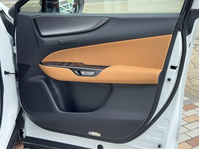 ＮＸ ＮＸ３５０ｈ　Ｆスポーツ　ＴＲＤエアロセット　ＴＲＤスポーツマフラー　パノマミックビューモニター　オレンジキャリパー　デジタルインナーミラー　アドバンスドパーク　ブラウン内装　ＢＳＭ　１４インチディスプレイナビ　４ＷＤ（31枚目）