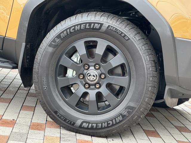ランドクルーザー２５０ ＺＸファーストエディション　１２．３コネクティッドナビ　ＪＢＬサウンド　サンルーフ　丸目ヘッドランプ　デジタルインナーミラー　ルーフレール　純正１８インチＡＷ　ハンズフリーパワーバック　トヨタチームメイト　ＢＳＭ（25枚目）