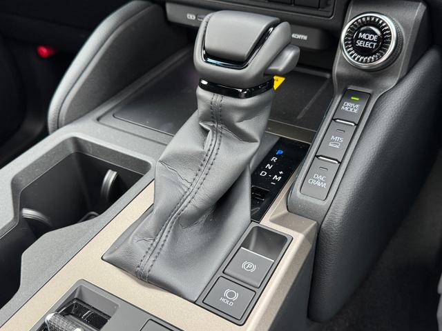 ランドクルーザー２５０ ＺＸファーストエディション　１２．３コネクティッドナビ　ＪＢＬサウンド　サンルーフ　丸目ヘッドランプ　デジタルインナーミラー　ルーフレール　純正１８インチＡＷ　ハンズフリーパワーバック　トヨタチームメイト　ＢＳＭ（59枚目）