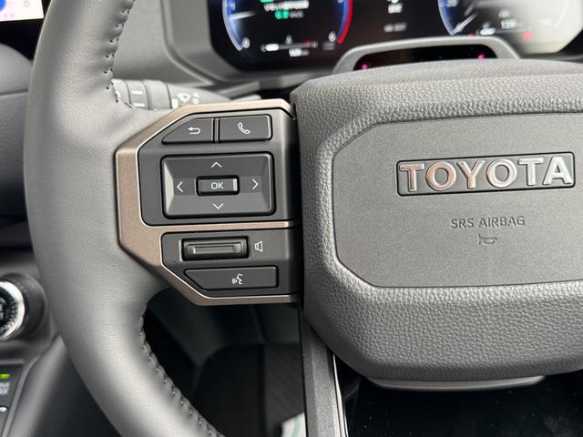 ランドクルーザー２５０ ＺＸファーストエディション　１２．３コネクティッドナビ　ＪＢＬサウンド　サンルーフ　丸目ヘッドランプ　デジタルインナーミラー　ルーフレール　純正１８インチＡＷ　ハンズフリーパワーバック　トヨタチームメイト　ＢＳＭ（69枚目）