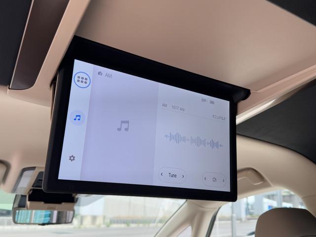アルファードハイブリッド エグゼクティブラウンジ　モデリスタエアロ　４ＷＤ　１４型後席モニター　ＪＢＬサウンド　ユニバーサルステップ　左右独立ムーンルーフ　パノマミックビューモニター　トヨタメームメイト　アドバンスドパーク　ヘッドアップディスプレイ（6枚目）