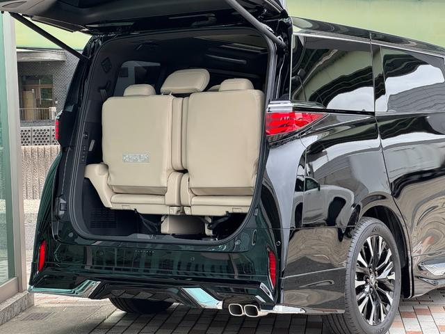 アルファードハイブリッド エグゼクティブラウンジ　モデリスタエアロ　４ＷＤ　１４型後席モニター　ＪＢＬサウンド　ユニバーサルステップ　左右独立ムーンルーフ　パノマミックビューモニター　トヨタメームメイト　アドバンスドパーク　ヘッドアップディスプレイ（27枚目）