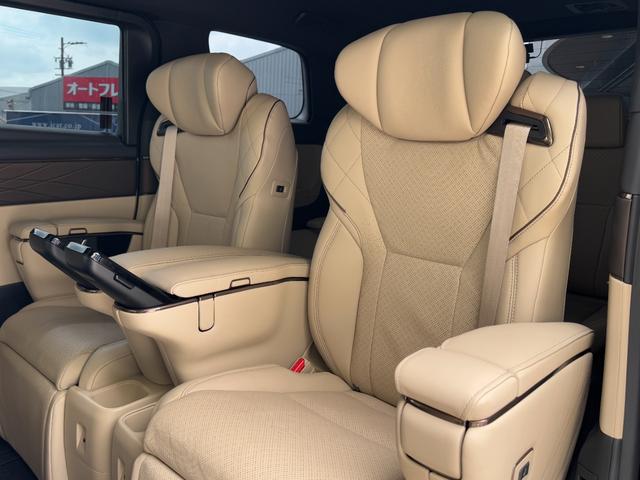 アルファードハイブリッド エグゼクティブラウンジ　モデリスタエアロ　４ＷＤ　１４型後席モニター　ＪＢＬサウンド　ユニバーサルステップ　左右独立ムーンルーフ　パノマミックビューモニター　トヨタメームメイト　アドバンスドパーク　ヘッドアップディスプレイ（55枚目）