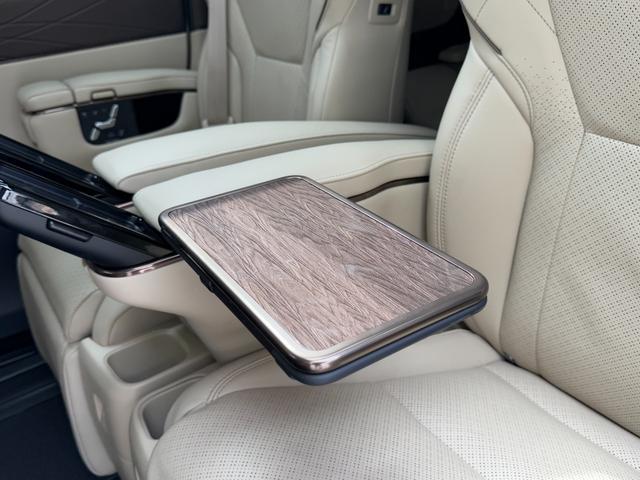 アルファードハイブリッド エグゼクティブラウンジ　モデリスタエアロ　４ＷＤ　１４型後席モニター　ＪＢＬサウンド　ユニバーサルステップ　左右独立ムーンルーフ　パノマミックビューモニター　トヨタメームメイト　アドバンスドパーク　ヘッドアップディスプレイ（56枚目）