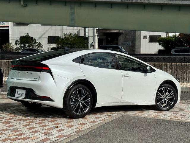 プリウス Z 12.3インチディスプレイ パノラマルーフ パノマミックビューモニター デジタルミラー 2.0ETC アドバンスドパーク 寒冷地 シートヒータークーラー トヨタチームメイト 置くだけ充電 AC100(26枚目)