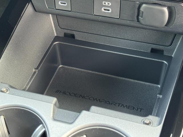 プリウス Z 12.3インチディスプレイ パノラマルーフ パノマミックビューモニター デジタルミラー 2.0ETC アドバンスドパーク 寒冷地 シートヒータークーラー トヨタチームメイト 置くだけ充電 AC100(50枚目)