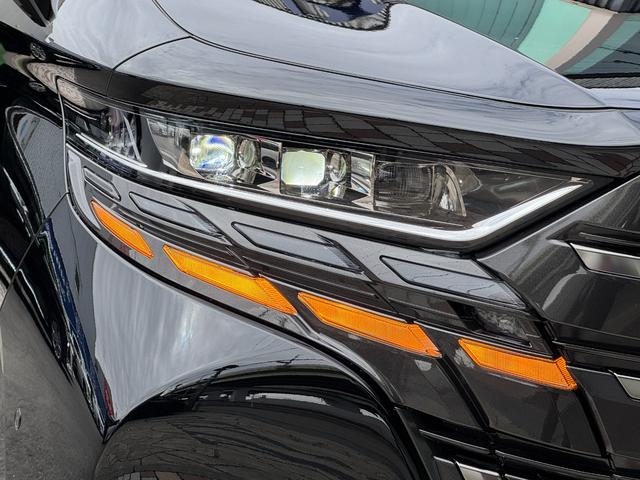 アダプティブハイビームシステム（ＡＨＳ）がついております☆先行車や対向車に光が当たる部分だけを自動的にハイビームでの走行が可能になります☆