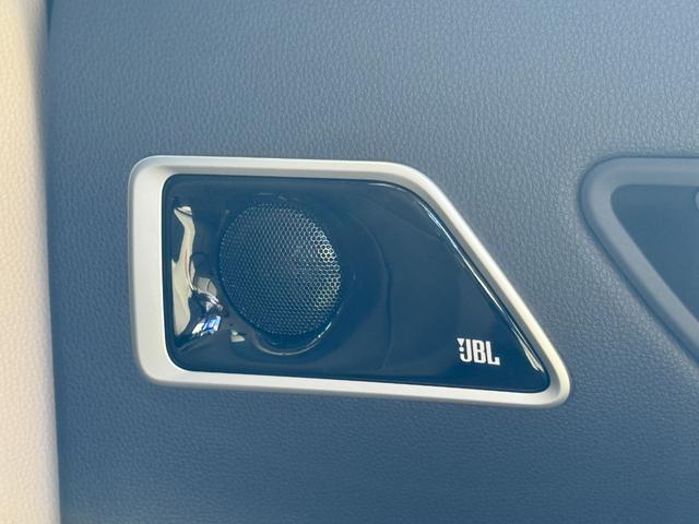 ＪＢＬプレミアムサウンドシステム☆ランドクルーザーの重厚かつ洗練された室内空間に合わせて、１４のスピーカーを最適にレイアウトし、高性能なＪＢＬ専用アンプを搭載しております☆