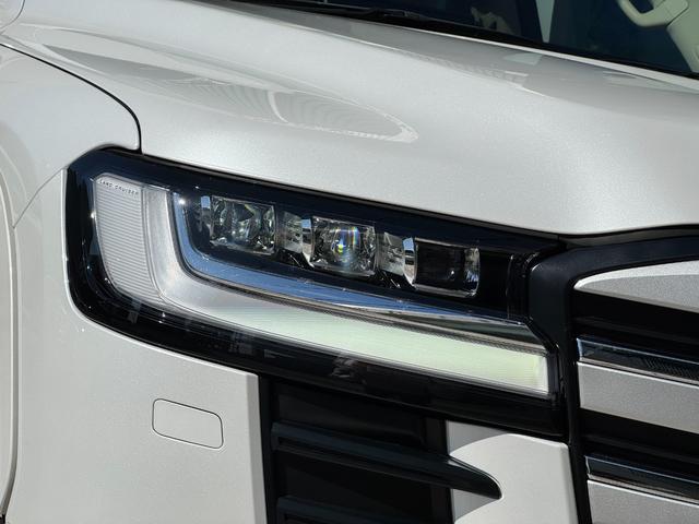 標準にて、プロジェクター式ＬＥＤヘッドランプ＋ＬＥＤクリアランスランプが搭載されております☆すべての光源をＬＥＤ化し、高い視認性を発揮するヘッドランプになっております☆