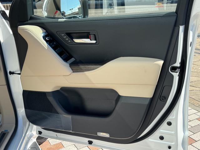 ベージュ内装☆ウォールナット☆ＳＲＳエアバックシステム搭載しております☆