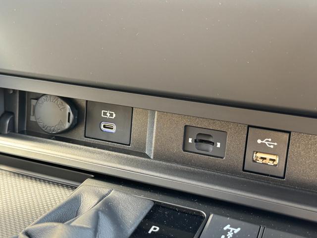 充電器等を豊富についております☆