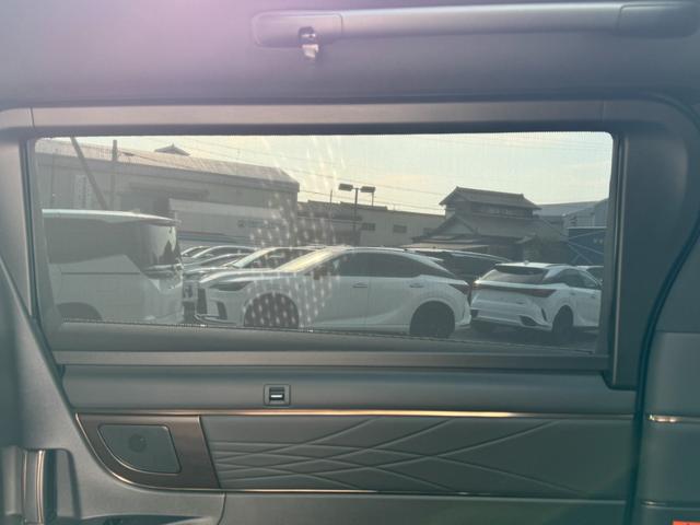 ヴェルファイアハイブリッド Z プレミア 左右独立式ムーンルーフ 14インチコネクトナビ パノラミックビューモニター トヨタメームメイト HUD BSM デジタルミラー 13.2型後席ディスプレイ 2.0ETC パワートランクドア(75枚目)