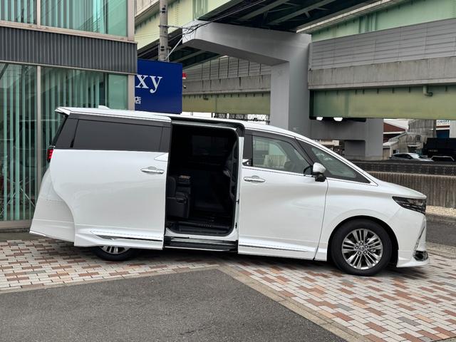 トヨタ初ワンタッチシーソースイッチが搭載されており、簡単に開閉可能です☆