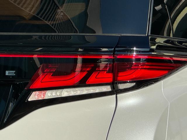 ヴェルファイアハイブリッド Ｚ　プレミア　左右独立ムーンルーフ　ＪＢＬサウンド　　デジタルインナーミラー　１４インチフリップダウンモニター　寒冷地　純正ナビ　パノラミックビュー　ステップ　ブラウン内装　トヨタチームメイト　ＡＣ１００Ｖ　ＨＵＤ（17枚目）