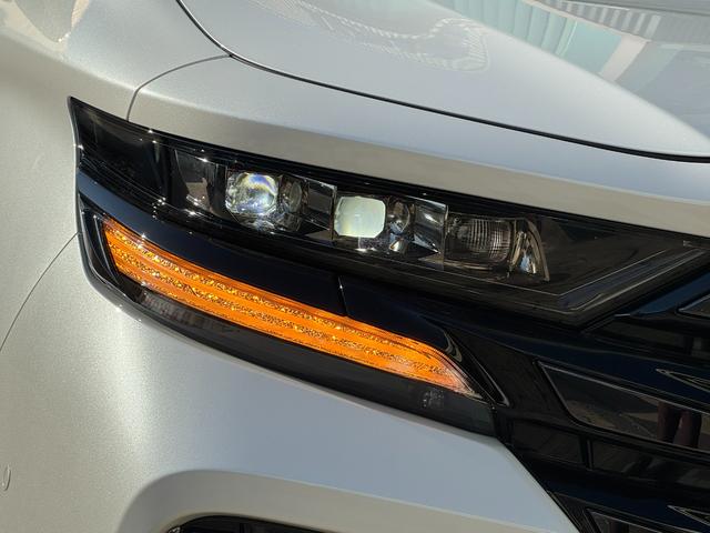 ヴェルファイアハイブリッド Ｚ　プレミア　左右独立ムーンルーフ　ＪＢＬサウンド　　デジタルインナーミラー　１４インチフリップダウンモニター　寒冷地　純正ナビ　パノラミックビュー　ステップ　ブラウン内装　トヨタチームメイト　ＡＣ１００Ｖ　ＨＵＤ（23枚目）