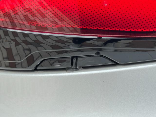 ヴェルファイアハイブリッド Ｚ　プレミア　左右独立ムーンルーフ　デジタルインナーミラー　純正１４インチナビ　パノラミックビュー　１３．２型有機ＥＬ後席ディスプレイ　ユニバーサルステップ　　ブラウン内装　トヨタチームメイト　アドバンスパーク（32枚目）