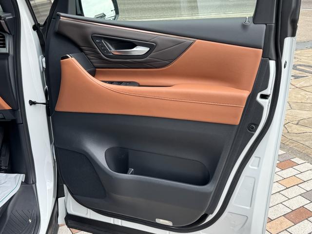 ヴェルファイアハイブリッド Ｚ　プレミア　左右独立ムーンルーフ　デジタルインナーミラー　純正１４インチナビ　パノラミックビュー　１３．２型有機ＥＬ後席ディスプレイ　ユニバーサルステップ　　ブラウン内装　トヨタチームメイト　アドバンスパーク（34枚目）