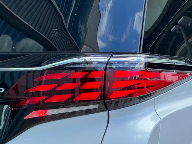 アルファードハイブリッド Ｚ　モデリスタ　左右独立式ムーンルーフ　純正１４インチコネクトナビ　デジタルインナーミラーミラー　パノラミックビューモニター　フリップダウンモニター　トヨタチームメイト　寒冷地仕様　ステップ　２．０ＥＴＣ（18枚目）