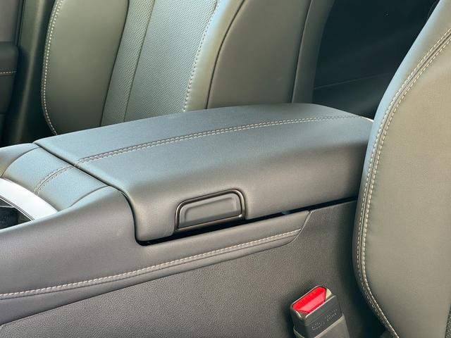 アルファードハイブリッド Ｚ　純正１４インチコネクトナビ　１３．２型有機ＥＬ後席ディスプレイ　パノラミックビューモニター　トヨタチームメイト　デジタルインナーミラー　ヘッドアップディスプレイ　　２．０ＥＴＣ　Ｄミラー　スペアタイヤ（55枚目）