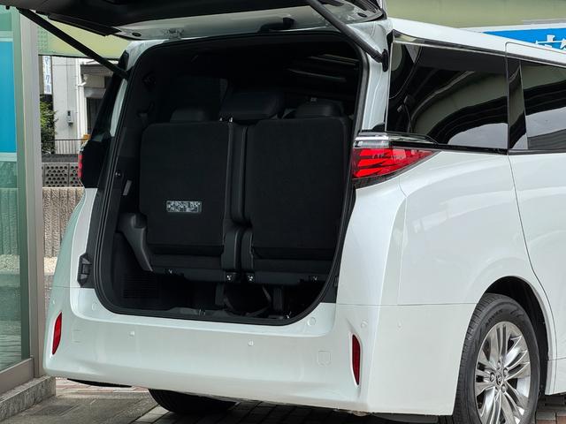 アルファードハイブリッド 　左右独立ムーンルーフ　純正後席モニター　トヨタチームメイト　デジタルインナーミラー　カラーヘッドアップディスプレイ　ユニバーサルステップ　パノマミックビューモニター　パワートランクドア　ＡＣ１００Ｖ（24枚目）