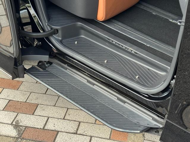 ヴェルファイア Ｚ　プレミア　左右独立ムーンルーフ　モデリスタエアロ　純正ナビ　ＪＢＬ　デジタルインナーミラー　純正１４インチフリップダウンモニター　ユニバサルステップ　ブラウンシート　パノマミックビューモニター　ＢＳＭ（11枚目）