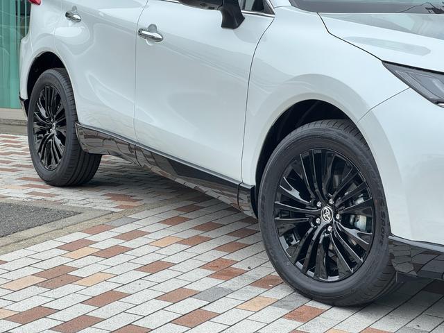 ハリアーハイブリッド Z レザーパッケージ・ナイトシェード 調光パノラマルーフ JBL 寒冷地仕様 デジタルインナーミラー 全周囲カメラ 12.3インチナビゲーション ヘッドアップカラーディスプレイ パワーバックドア ナイトシェード専用19インチAW(16枚目)