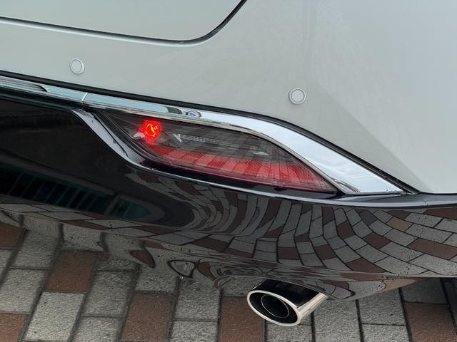 ハリアーハイブリッド Z レザーパッケージ・ナイトシェード 調光パノラマルーフ JBL 寒冷地仕様 デジタルインナーミラー 全周囲カメラ 12.3インチナビゲーション ヘッドアップカラーディスプレイ パワーバックドア ナイトシェード専用19インチAW(74枚目)