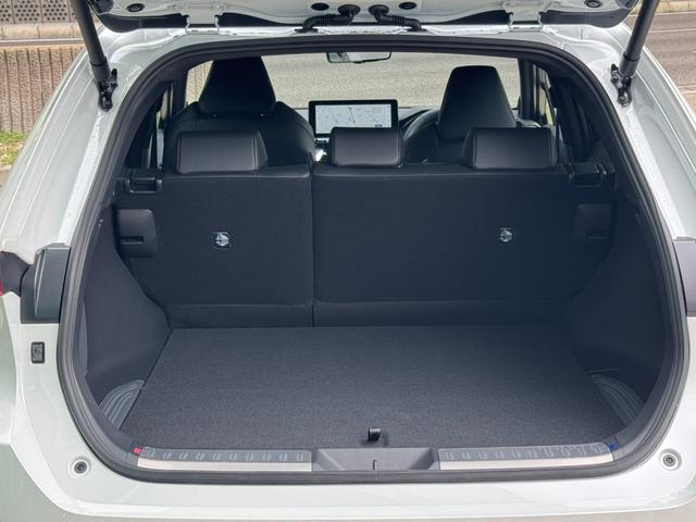 ハリアーハイブリッド Z レザーパッケージ・ナイトシェード 調光パノラマルーフ JBL 寒冷地仕様 デジタルインナーミラー 全周囲カメラ 12.3インチナビゲーション ヘッドアップカラーディスプレイ パワーバックドア ナイトシェード専用19インチAW(78枚目)