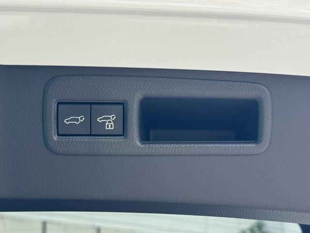 ハリアーハイブリッド Z レザーパッケージ・ナイトシェード 調光パノラマルーフ JBL 寒冷地仕様 デジタルインナーミラー 全周囲カメラ 12.3インチナビゲーション ヘッドアップカラーディスプレイ パワーバックドア ナイトシェード専用19インチAW(79枚目)