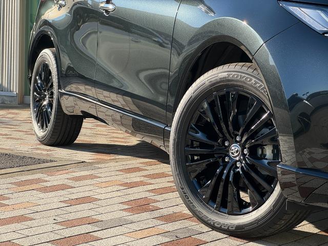 ハリアーハイブリッド Ｚ　レザーパッケージ・ナイトシェード　調光パノラマルーフ　ＪＢＬ　　寒冷地仕様　デジタルインナーミラー　全周囲カメラ　１２．３インチナビゲーション　ヘッドアップカラーディスプレイ　パワーバックドア　ナイトシェード専用１９インチＡＷ（16枚目）