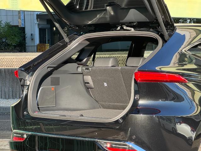ハリアーハイブリッド Ｚ　レザーパッケージ・ナイトシェード　調光パノラマルーフ　ＪＢＬ　　寒冷地仕様　デジタルインナーミラー　全周囲カメラ　１２．３インチナビゲーション　ヘッドアップカラーディスプレイ　パワーバックドア　ナイトシェード専用１９インチＡＷ（27枚目）