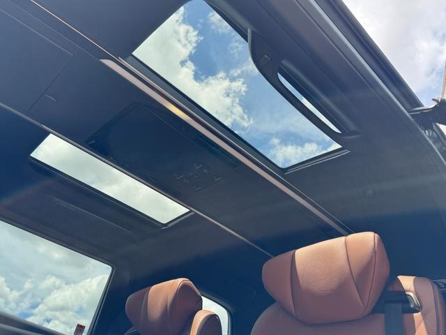 ヴェルファイアハイブリッド Ｚ　プレミア　左右独立ムーンルーフ　ＪＢＬサウンド　　デジタルインナーミラー　１４インチフリップダウンモニター　寒冷地　純正ナビ　パノラミックビュー　ステップ　ブラウン内装　トヨタチームメイト　ＡＣ１００Ｖ　ＨＵＤ（11枚目）