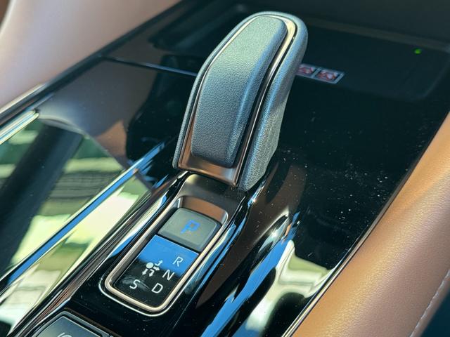 ヴェルファイアハイブリッド Ｚ　プレミア　左右独立ムーンルーフ　ＪＢＬサウンド　　デジタルインナーミラー　１４インチフリップダウンモニター　寒冷地　純正ナビ　パノラミックビュー　ステップ　ブラウン内装　トヨタチームメイト　ＡＣ１００Ｖ　ＨＵＤ（57枚目）