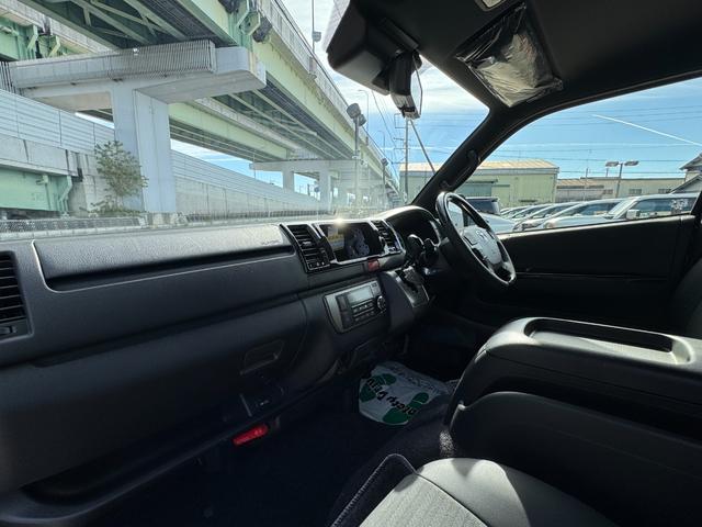 ハイエースバン スーパーGLダークプライムS 4WD デジタルインナーミラー OP15インチAW 寒冷地仕様 両側パワースライドドア 専用ショックアブソーバー ハーフレザーシート LEDヘッド LEDフォグ スカッフプレート AC100V(48枚目)