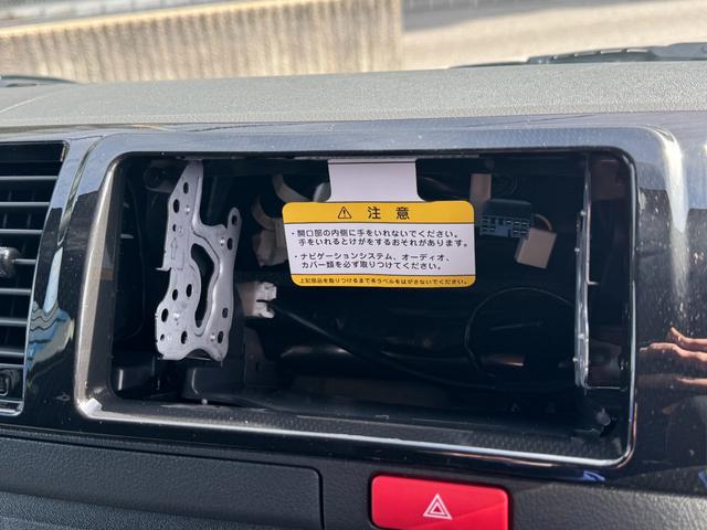 ハイエースバン ロングスーパーGLダークプライムS 4WD デジタルインナーミラー OP15インチAW 寒冷地仕様 両側パワースライドドア 専用ショックアブソーバー ハーフレザーシート LEDヘッド LEDフォグ スカッフプレート AC100V(42枚目)