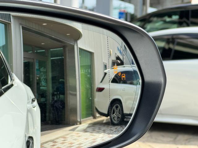 車線変更時の危険を知らせてくれるブラインドスポットモニターを装備☆