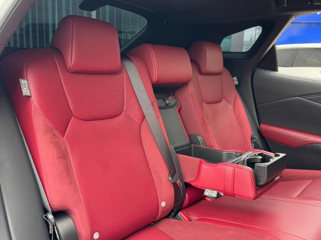 ２列目にて、ドリンクホルダー付き☆