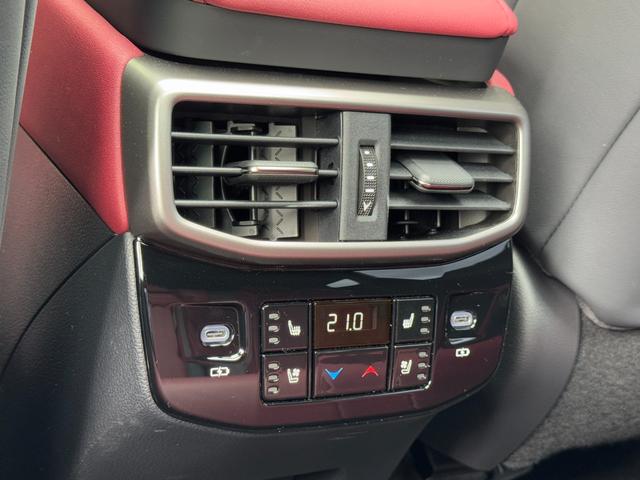 ２列目シートヒーターシートクーラー付き☆