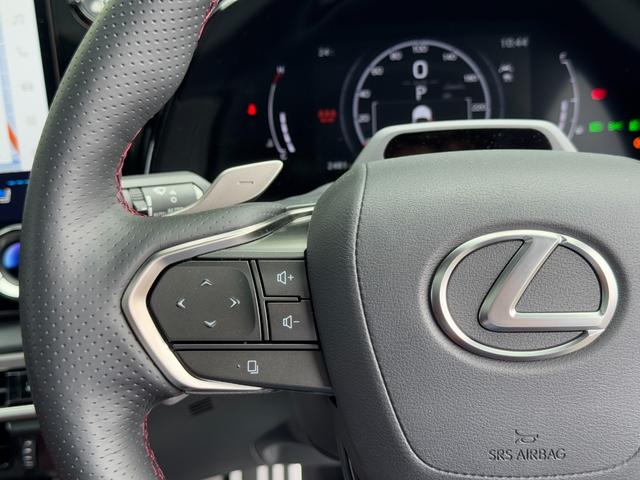 ディンブル本革Ｆスポーツ専用ステアリング☆彡ステアリングヒーター搭載☆