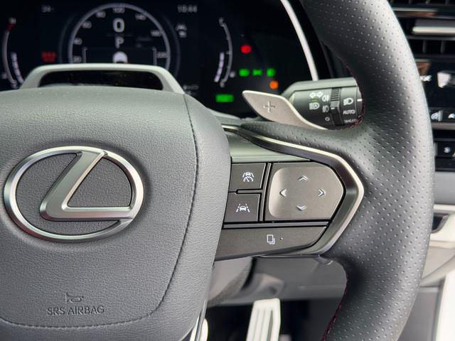 ディンブル本革Ｆスポーツ専用ステアリング☆彡ステアリングヒーター搭載☆