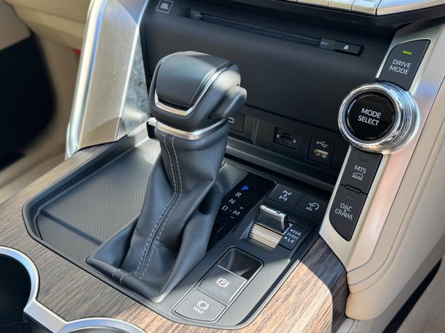 ランドクルーザー ＺＸ　モデリスタエアロ　ＪＢＬサウンド　ブラックルーフレール　サンルーフ　リヤエンター　クールＢＯＸ　空気圧センサー　純正１２．３インチナビ　パノラミックビュー　寒冷地　ＢＳＭ　電動リヤデフロック（56枚目）