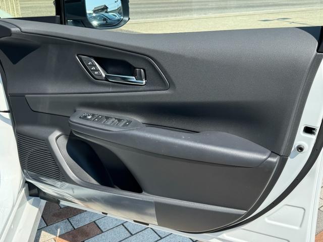 プリウス Ｚ　１２．３インチディスプレイ　パノラマルーフ　パノマミックビューモニター　デジタルミラー　２．０ＥＴＣ　アドバンスドパーク　寒冷地　シートヒータークーラー　　トヨタチームメイト　置くだけ充電　ＡＣ１００（30枚目）