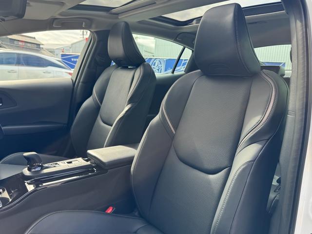 プリウス Ｚ　１２．３インチディスプレイ　パノラマルーフ　パノマミックビューモニター　デジタルミラー　２．０ＥＴＣ　アドバンスドパーク　寒冷地　シートヒータークーラー　　トヨタチームメイト　置くだけ充電　ＡＣ１００（39枚目）