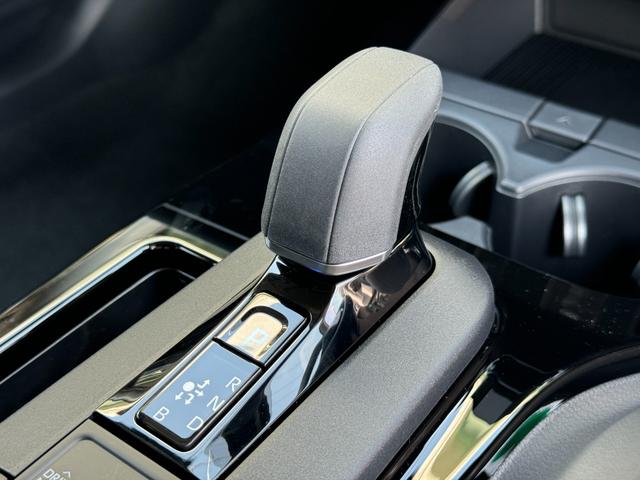 プリウス Ｚ　１２．３インチディスプレイ　パノラマルーフ　パノマミックビューモニター　デジタルミラー　２．０ＥＴＣ　アドバンスドパーク　寒冷地　シートヒータークーラー　　トヨタチームメイト　置くだけ充電　ＡＣ１００（51枚目）