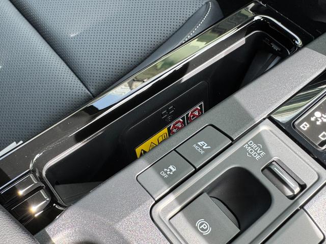 プリウス Ｚ　１２．３インチディスプレイ　パノラマルーフ　パノマミックビューモニター　デジタルミラー　２．０ＥＴＣ　アドバンスドパーク　寒冷地　シートヒータークーラー　　トヨタチームメイト　置くだけ充電　ＡＣ１００（53枚目）