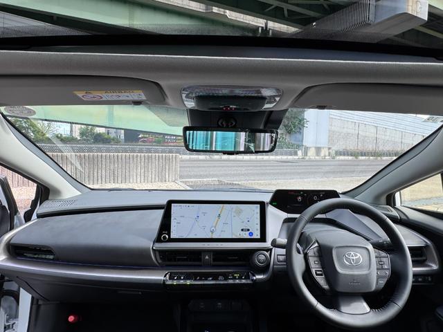 プリウス Ｚ　１２．３インチディスプレイ　パノラマルーフ　パノマミックビューモニター　デジタルミラー　２．０ＥＴＣ　アドバンスドパーク　寒冷地　シートヒータークーラー　　トヨタチームメイト　置くだけ充電　ＡＣ１００（60枚目）